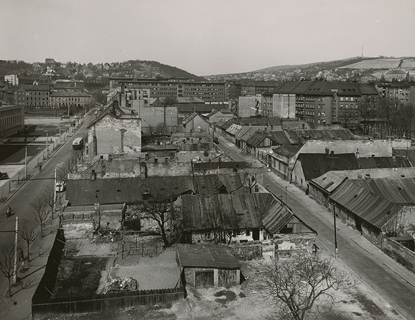 Rajmund Müller – Pôvodná zástavba na mieste Národnej banky v Bratislave. Panoramatický pohľad.